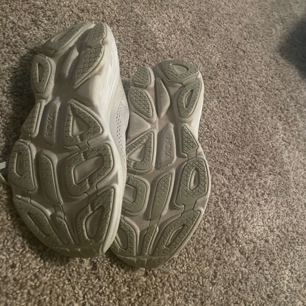 Hokas - Picture 3 of 7